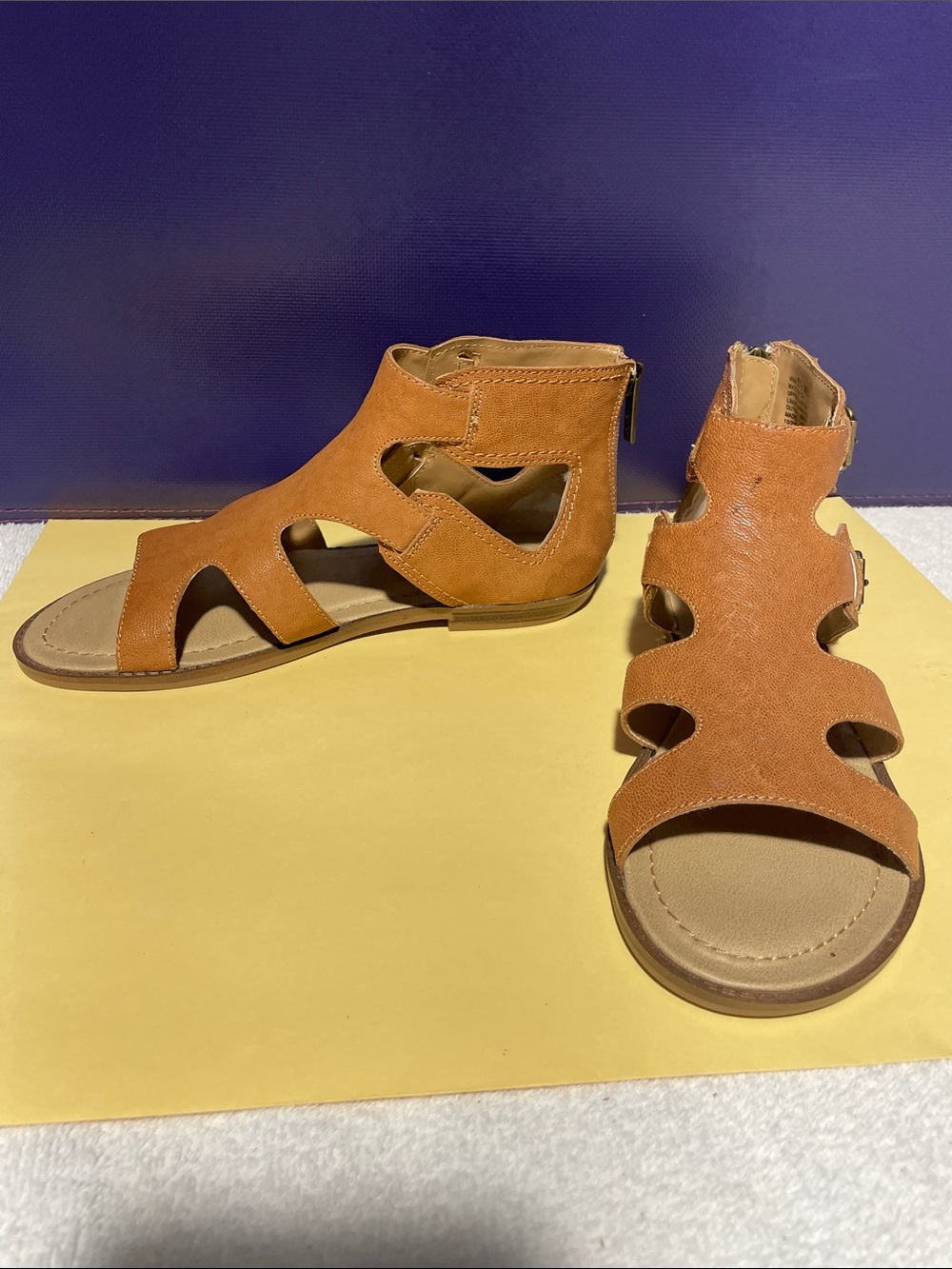 Women's Cutout Zip-Back Sandals in Cognac